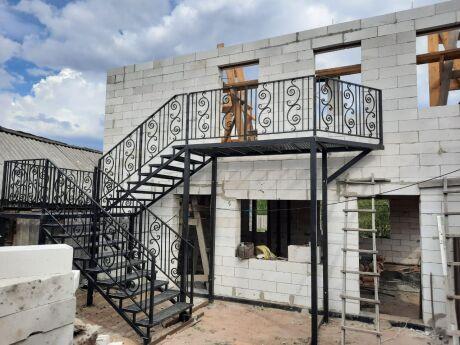 Лестницы, косоур для лестниц, ступени